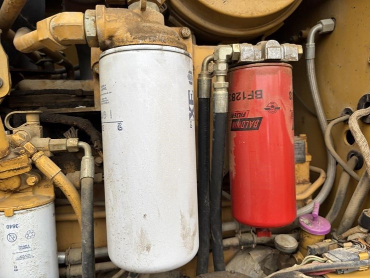 2005-caterpillar-143h-image-63