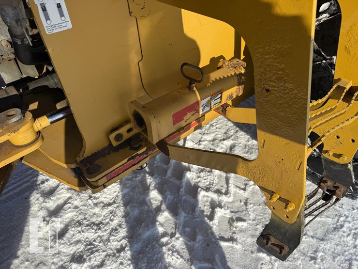 2011-deere-624k-image-25