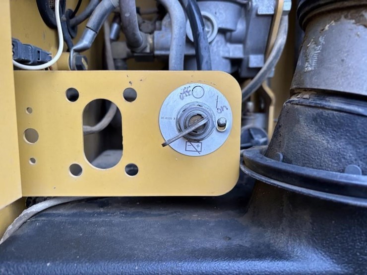 2005-caterpillar-143h-image-67