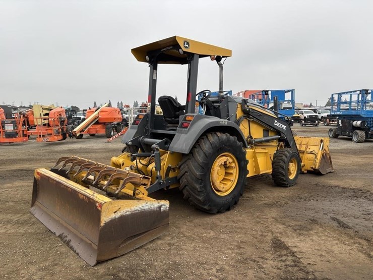 2017-deere-210l-image-3