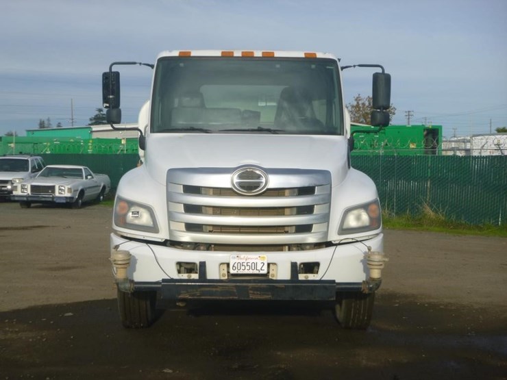 2019-hino-338-image-8