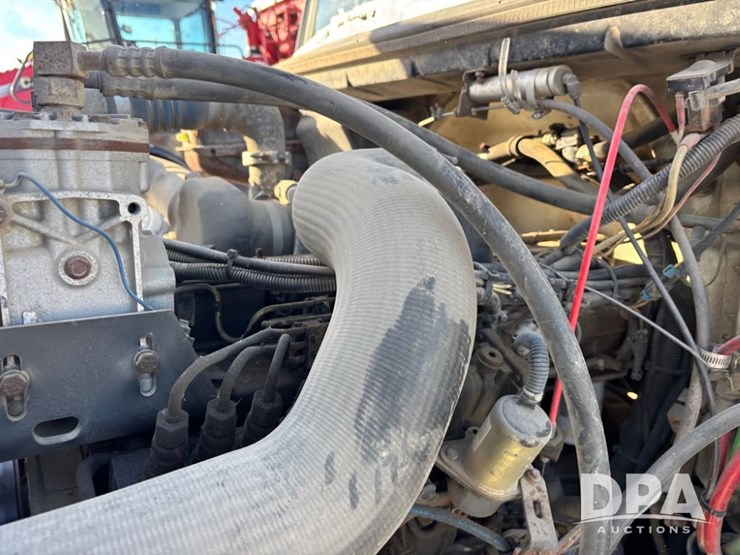 1998-freightliner-fl80-image-28