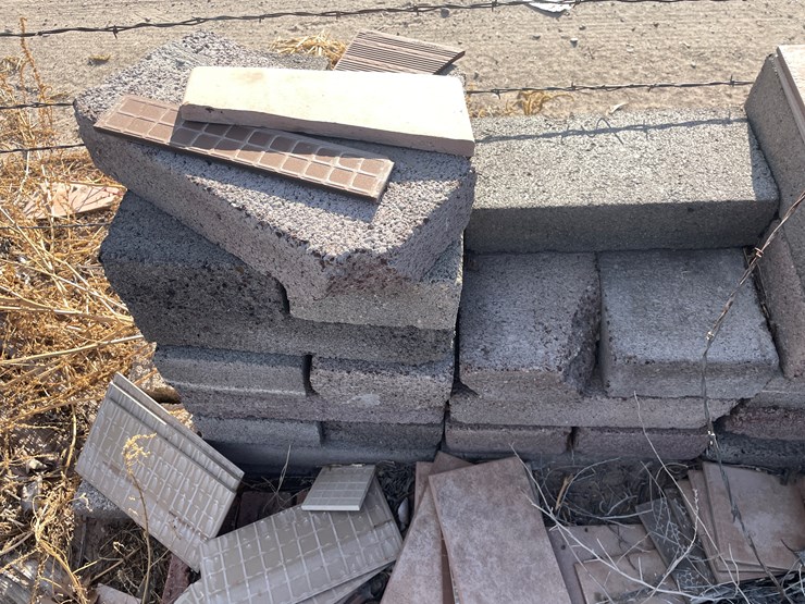 #3733-•-cinder-blocks-and-pavers-image-6