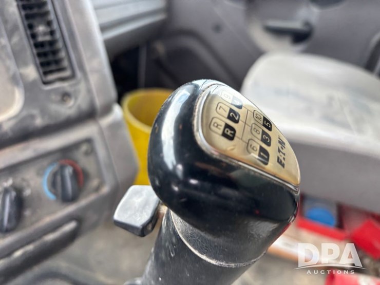 freightliner-114sd-image-35