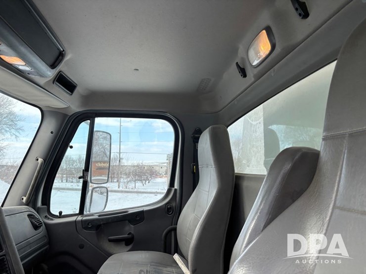 freightliner-114sd-image-63