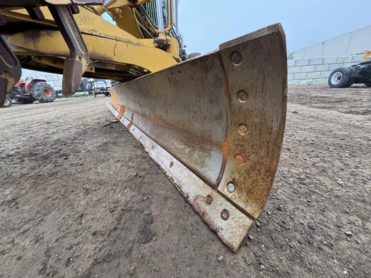 2005-caterpillar-143h-image-11