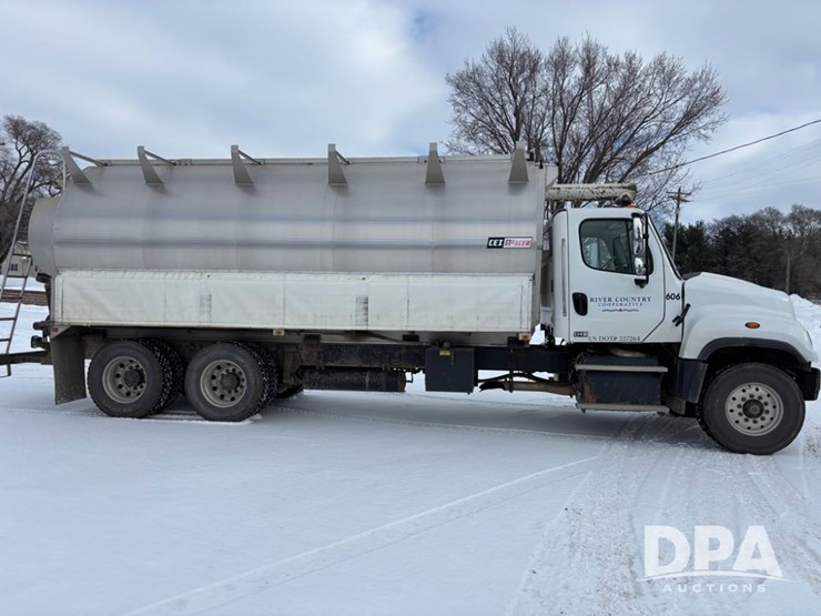 freightliner-114sd-image-18