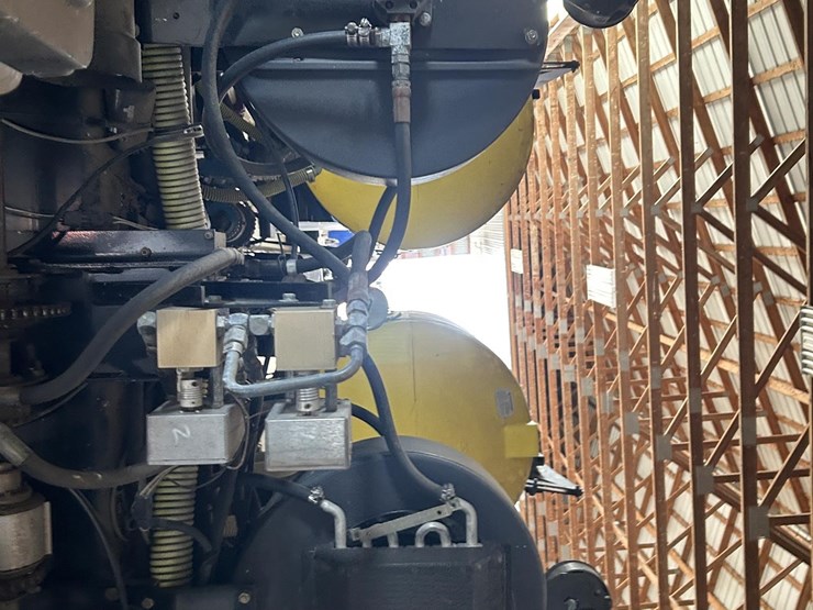 2004-white-8516-image-22