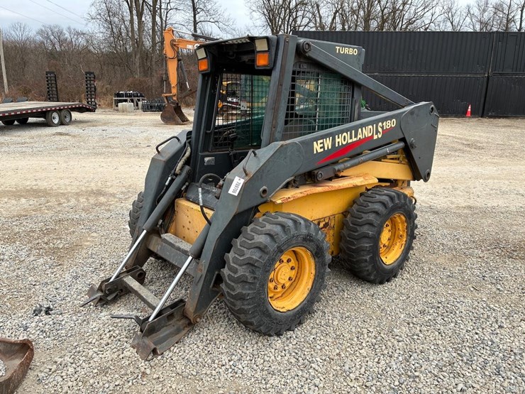 new-holland-ls180-image-1