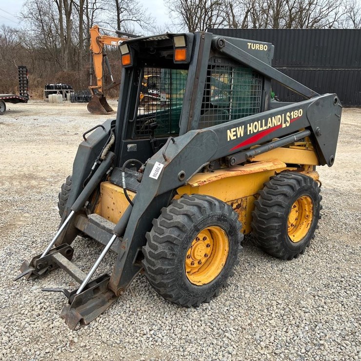 NEW HOLLAND LS180