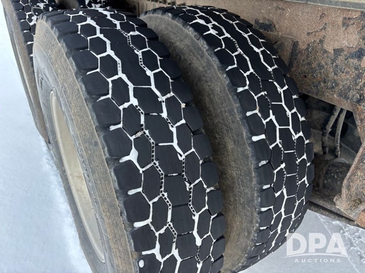 freightliner-114sd-image-54