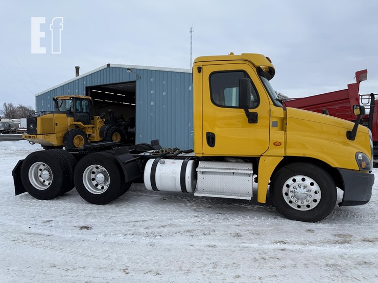 2016-freightliner-cascadia-125-image-3