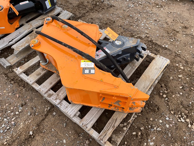#2076-•-unused-2025-wolverine-hydraulic-clamp-attachment-image-1