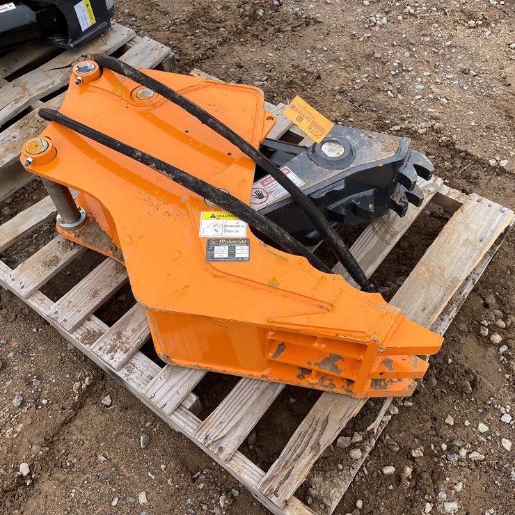 #2076 • Unused 2025 Wolverine Hydraulic Clamp Attachment