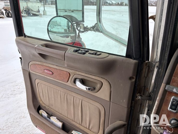 peterbilt-365-image-74