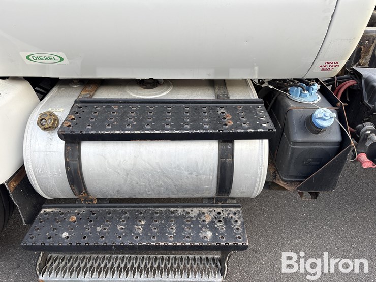 ford-f750-xlt-image-9