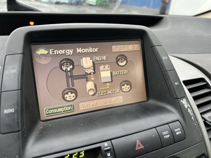 2004-toyota-prius-hybrid-sedan-image-24