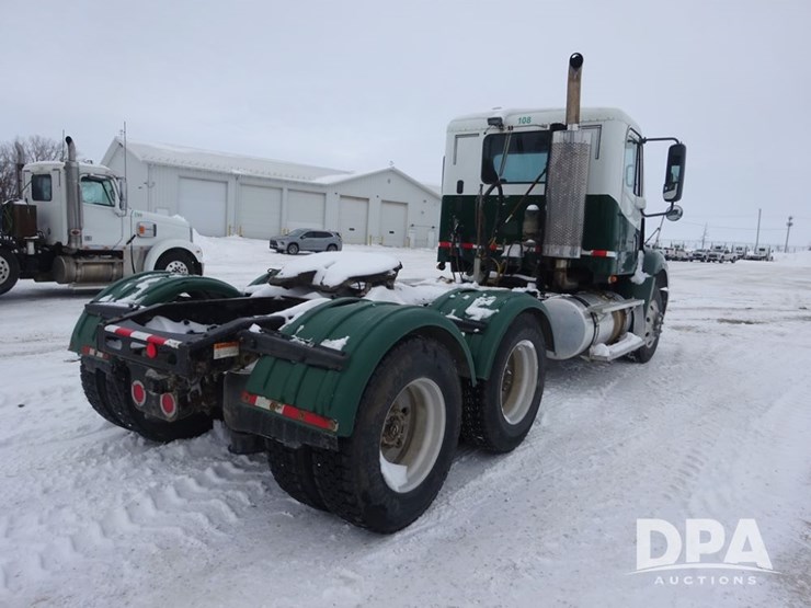 2007-freightliner-columbia-112-image-22