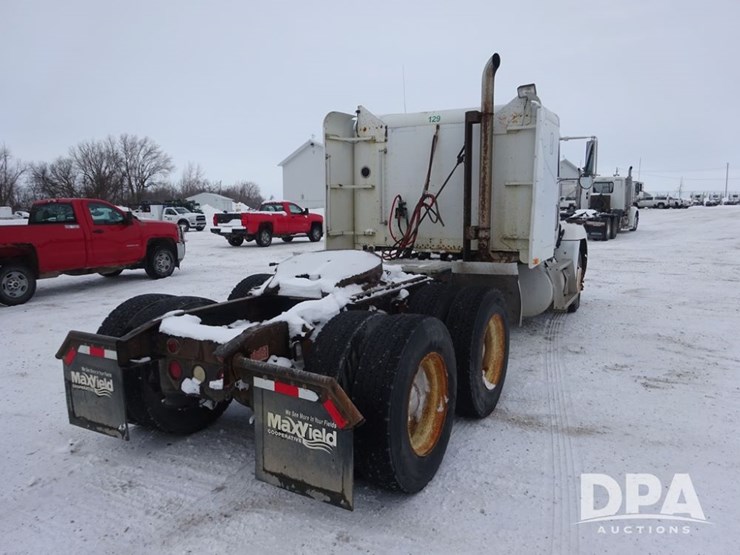1994-freightliner-fld120-image-31