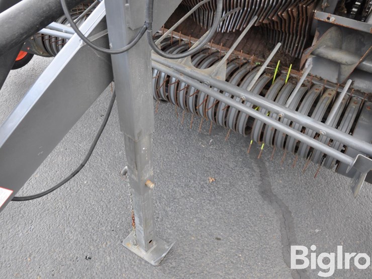 2020-claas-455-rollant-uniwrap-round-baler/bale-wrapper-image-12