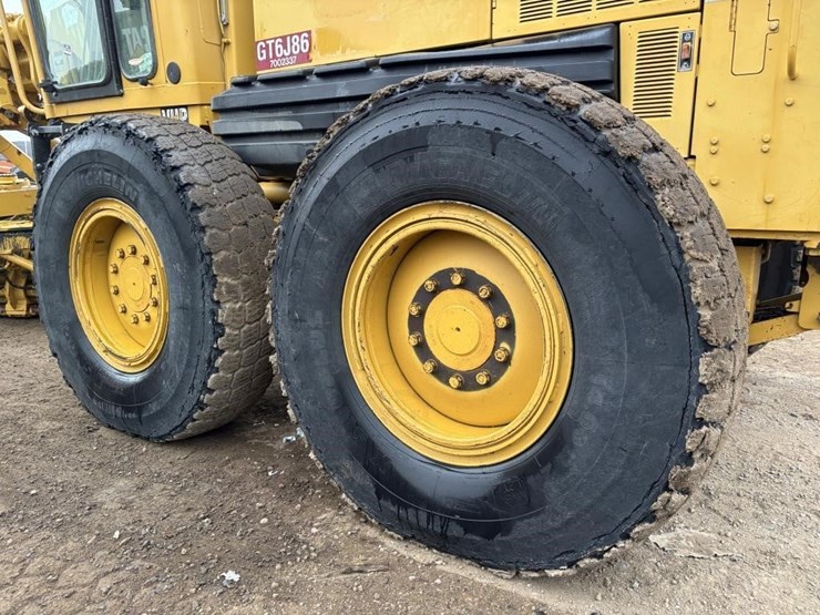 2005-caterpillar-143h-image-32