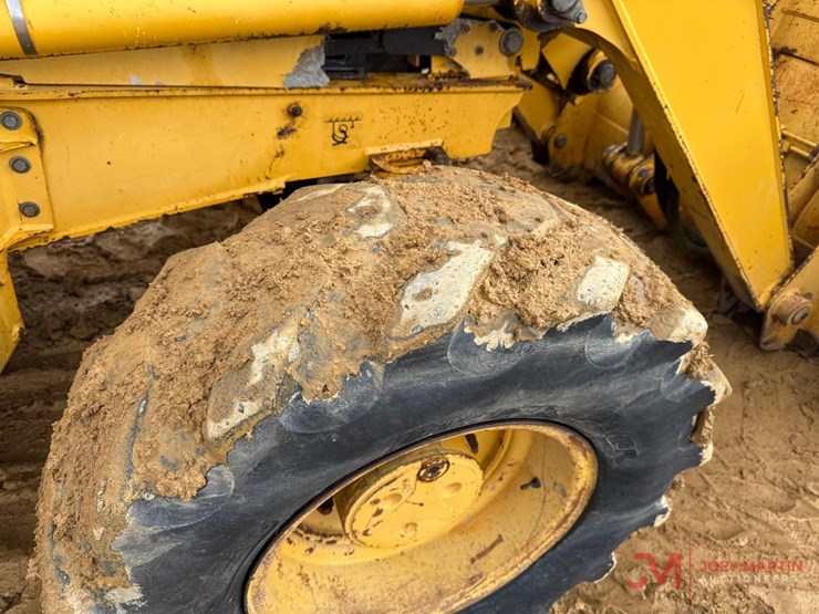 2005-deere-310sg-image-13