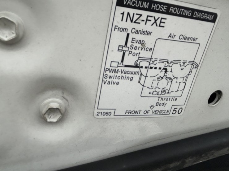 2004-toyota-prius-hybrid-sedan-image-39