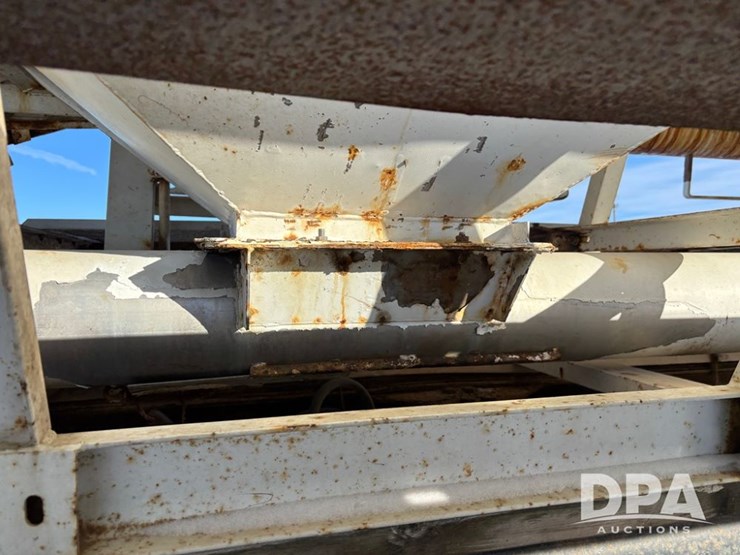 1998-freightliner-fl80-image-44