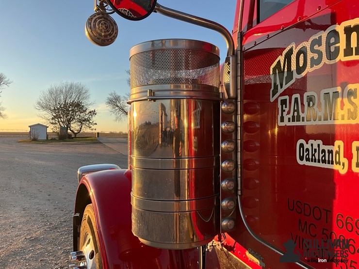 2018-peterbilt-389-image-19