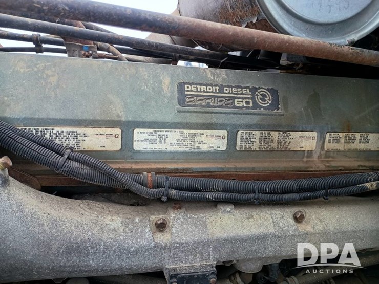 1996-freightliner-fld120-image-27