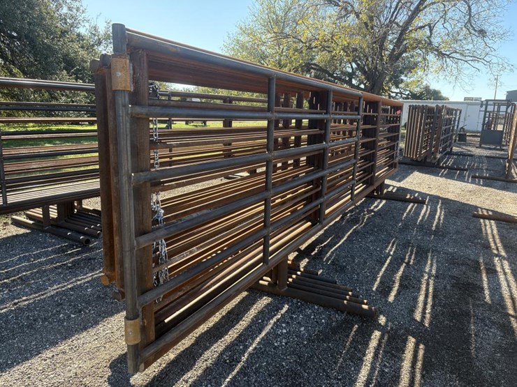 #40-•-freestanding-panels-24'-w/-12'-gate-image-5