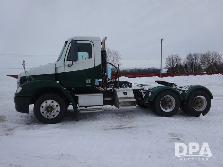 2007-freightliner-columbia-112-image-36