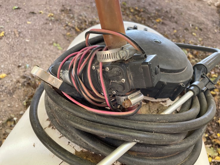 #3712-•-35-gallon-poly-sprayer-image-7