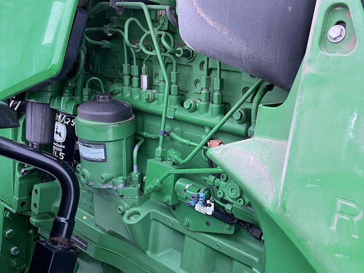 2010-john-deere-8295r-image-18
