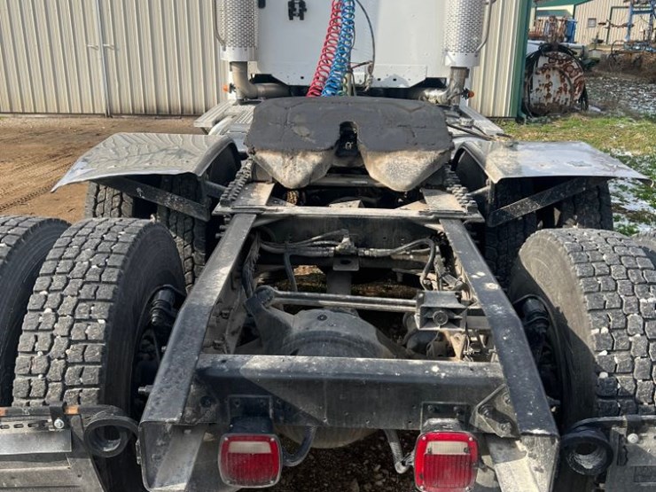 freightliner-columbia-112-image-4