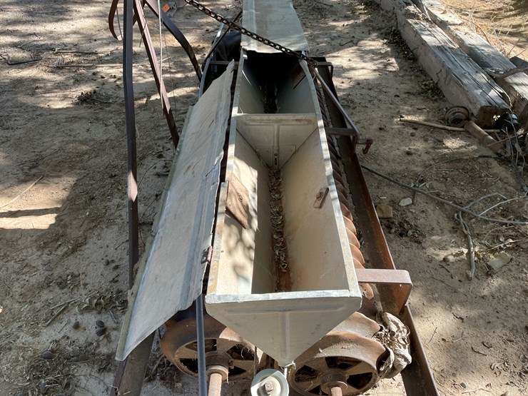 #3657-•-custom-hitch-pull-seeder-image-18