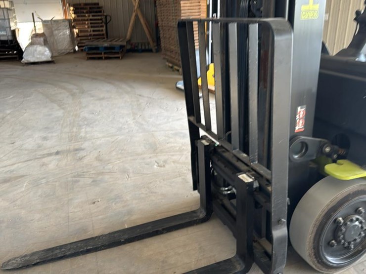 #112-•-2021-clark-s25cl-forklift-image-18