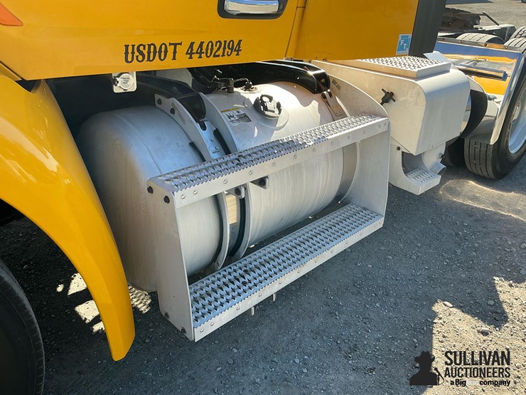 peterbilt-579-image-9