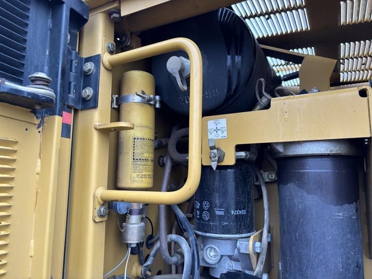 2005-caterpillar-143h-image-69