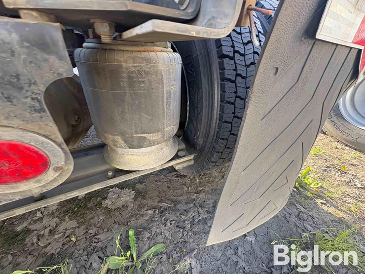 freightliner-m2-106-image-10