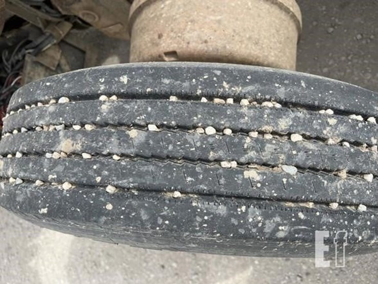 1997-freightliner-fld120-image-13