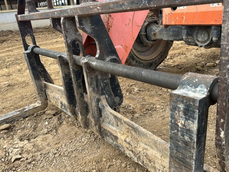 #107-•-2015-jlg-6042-telehandler-image-20