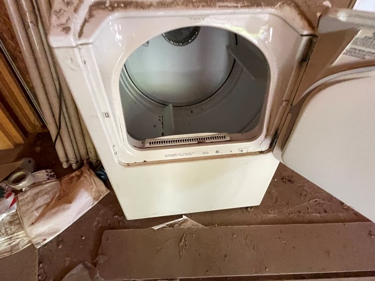 #3687-•-maytag-dryer-and-garage-lamps-image-6