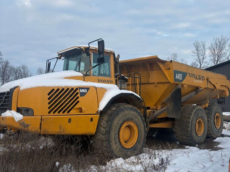 2000-volvo-a40d-image-1