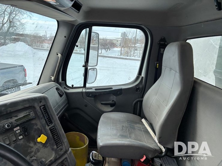 freightliner-114sd-image-64