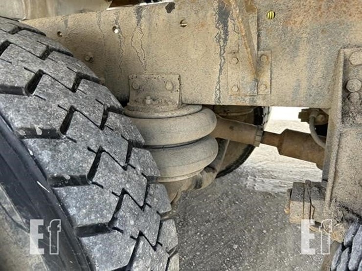 1985-freightliner-fld120-image-25