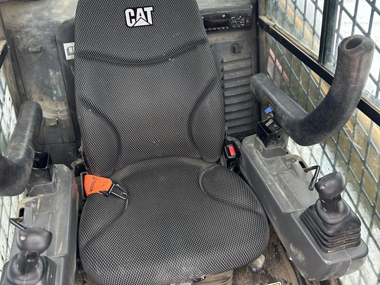 2021-caterpillar-259d3-image-32