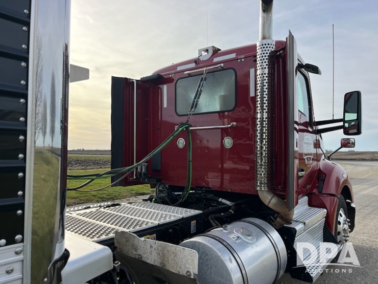 2018-kenworth-t680-image-4