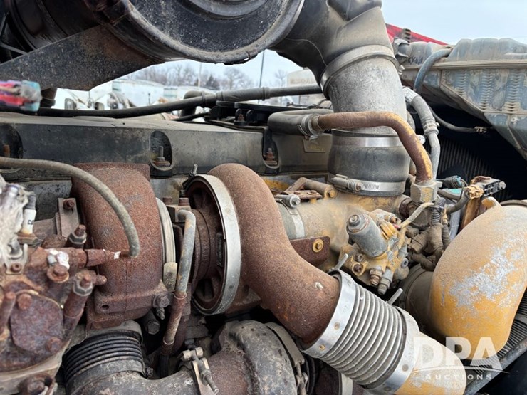 peterbilt-365-image-35