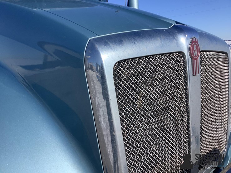 2016-kenworth-t680-image-13